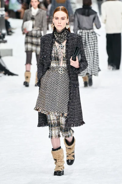 Look 18